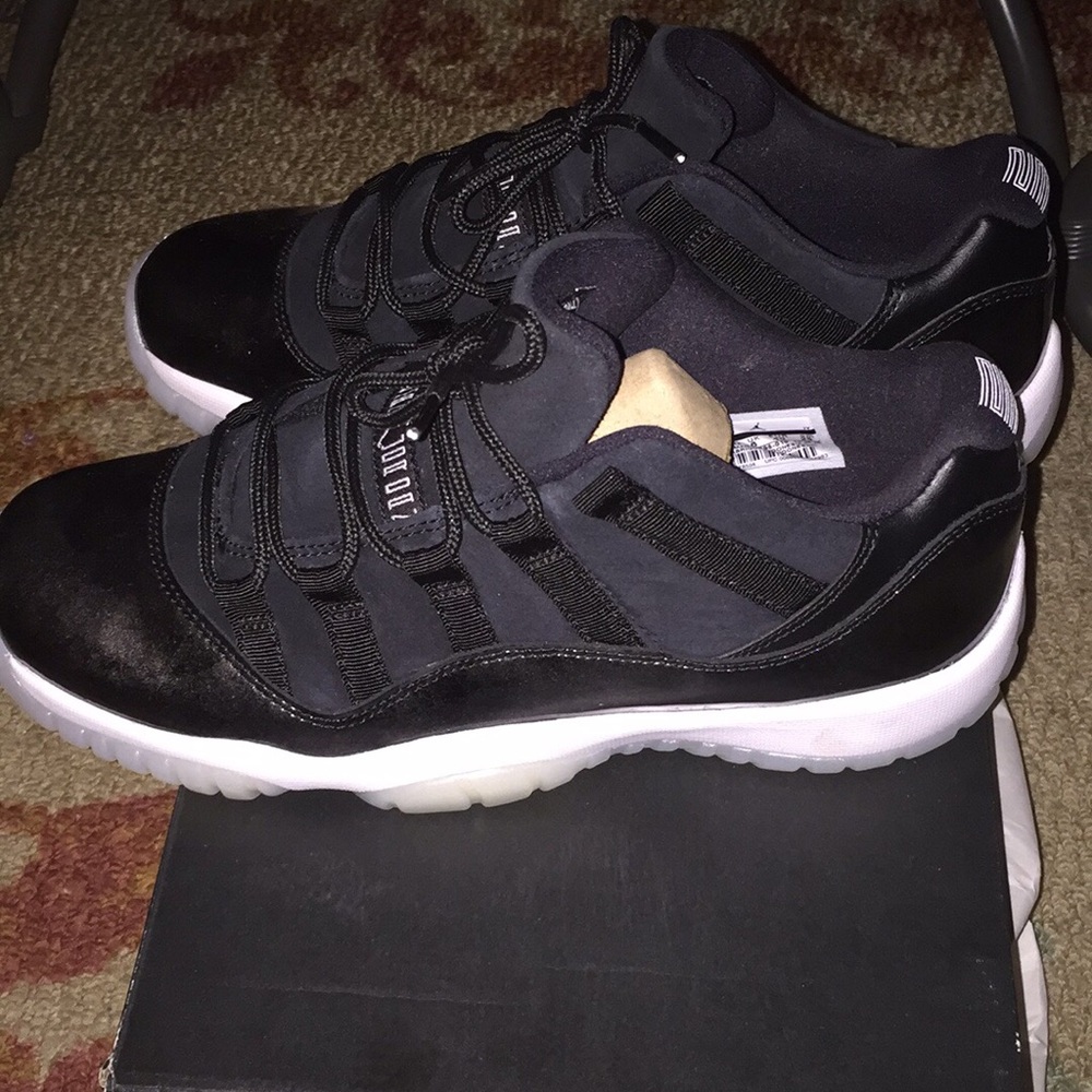 Sold!!!!!!!!!!!Jordan retro 11