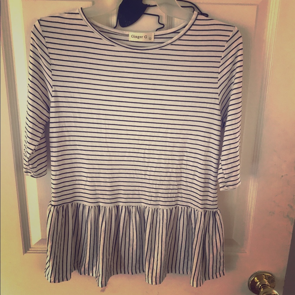 Fitted quarter sleeve black and white stripe shirt