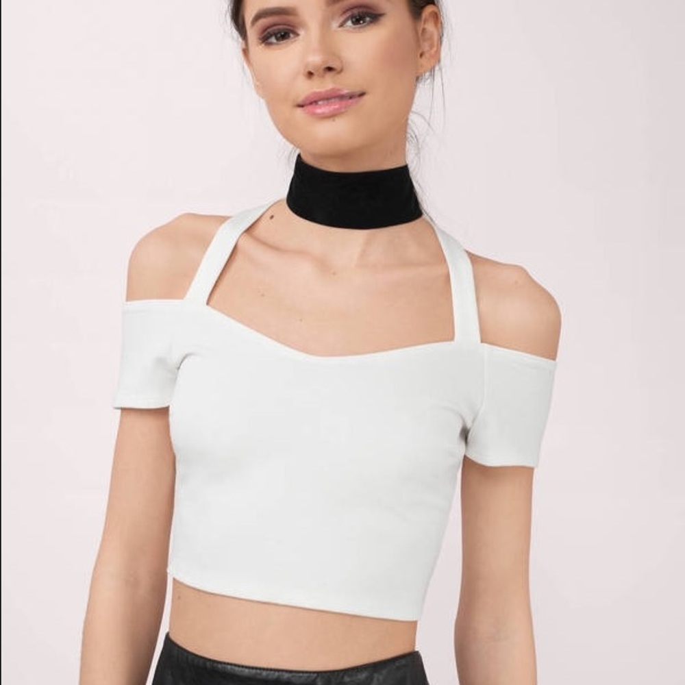 NEW Rib knit cold shoulder top
