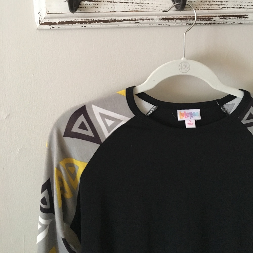 Small LuLaRoe Randy T NWOT