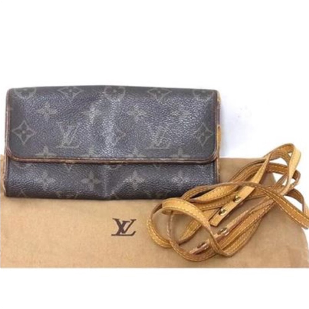 Louis Vuitton pouchette