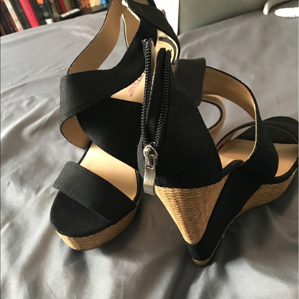 Black Wedges