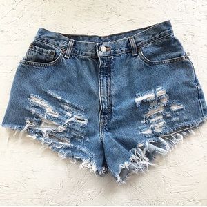 LEVI cut off jean shorts