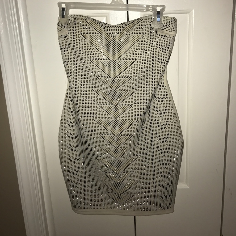 Form fitting strapless dress