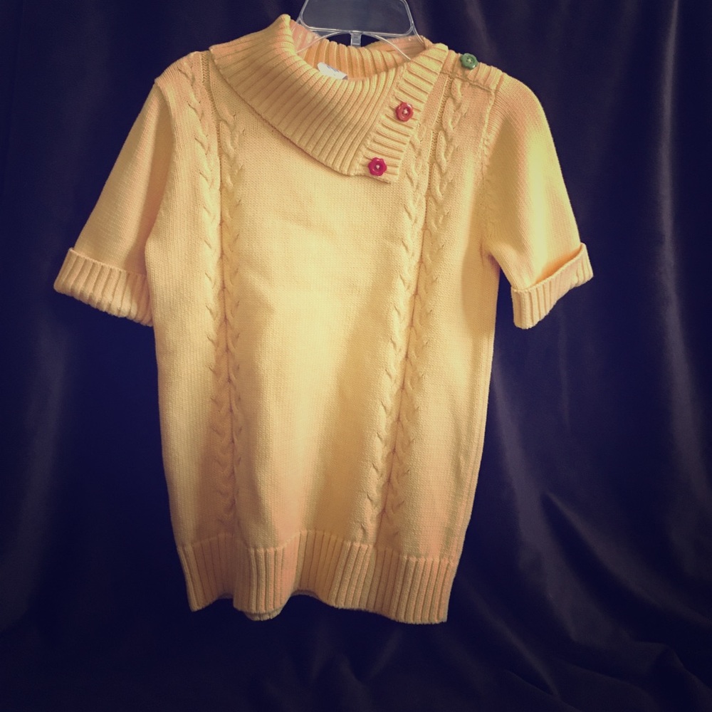 Gold yellow short sleeved sweater