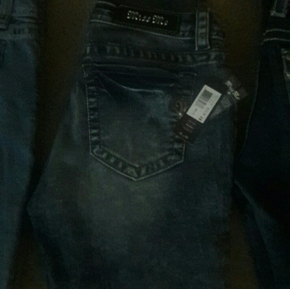 Miss Me Jeans - 4 pair $100 or $35 each - Picture 5 of 6