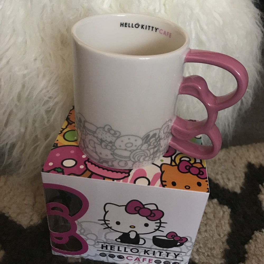 SOLD🎀Hello Kitty Cafe🎀 Exclusive Mug!