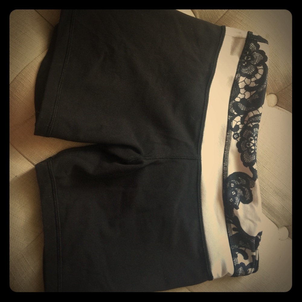 Reversible lululemon shorts spankys black lace