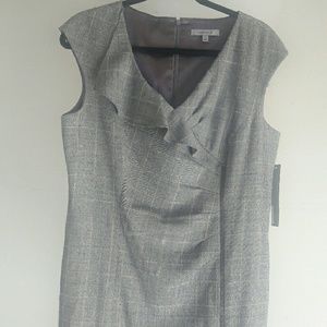 Sleeveless Grey knee length will dress