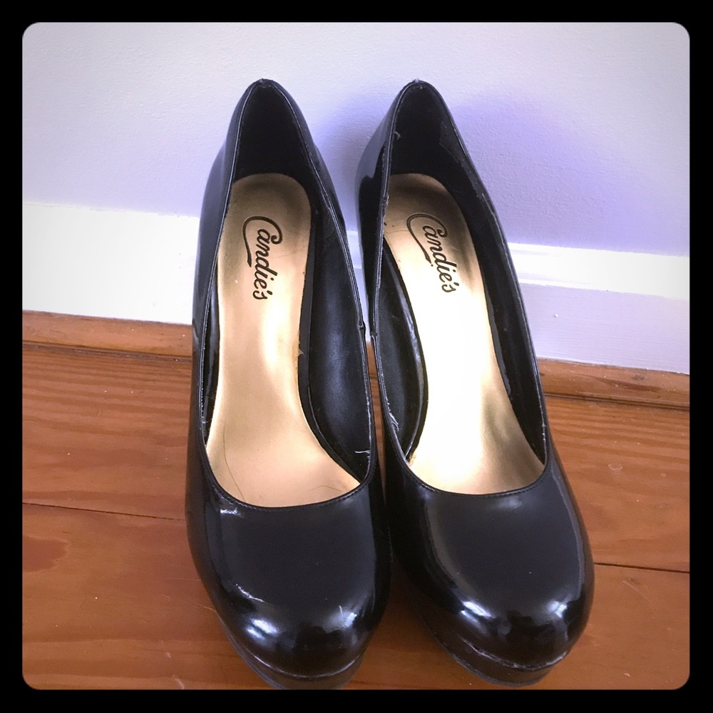 Black high heel pumps