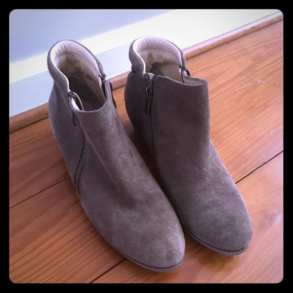 Short ankle booties