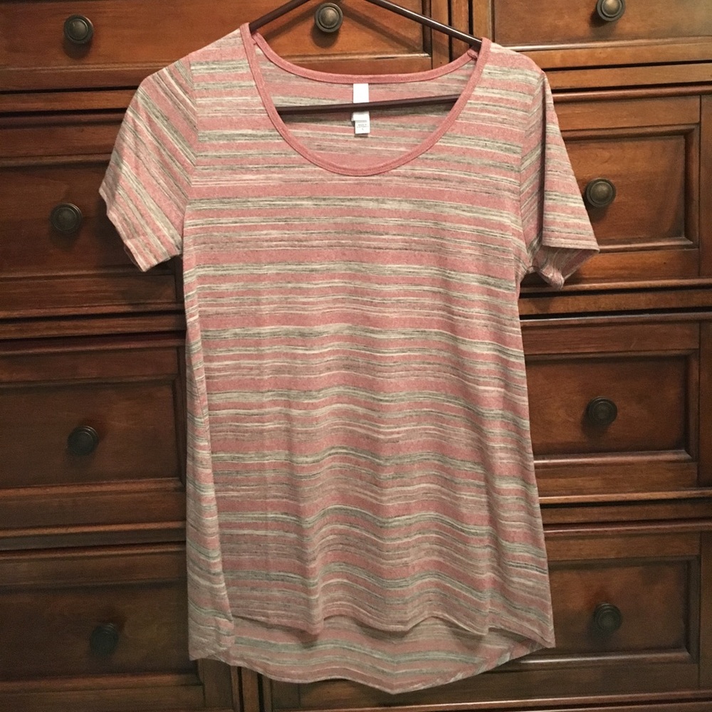 NWOT Lularoe Classic T