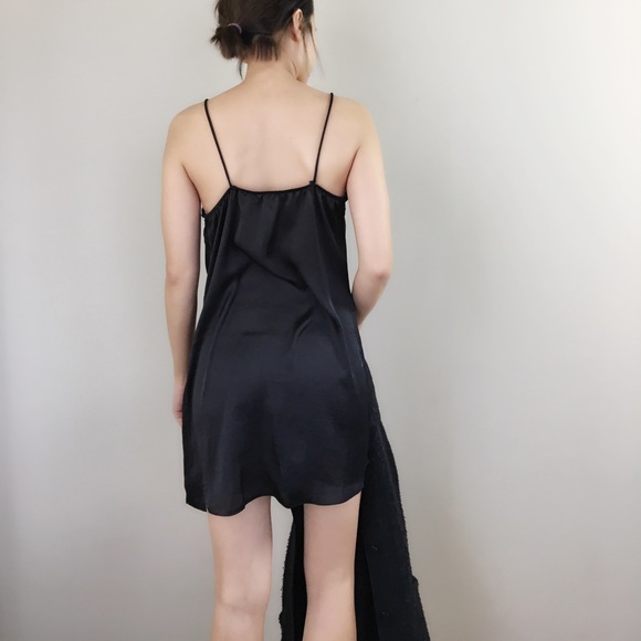 Simply sexy satin lace dress - Picture 2 of 6