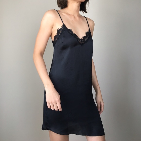 Simply sexy satin lace dress - Picture 4 of 6