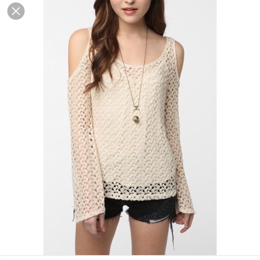 Cold shoulder long sleeve cream top never worn