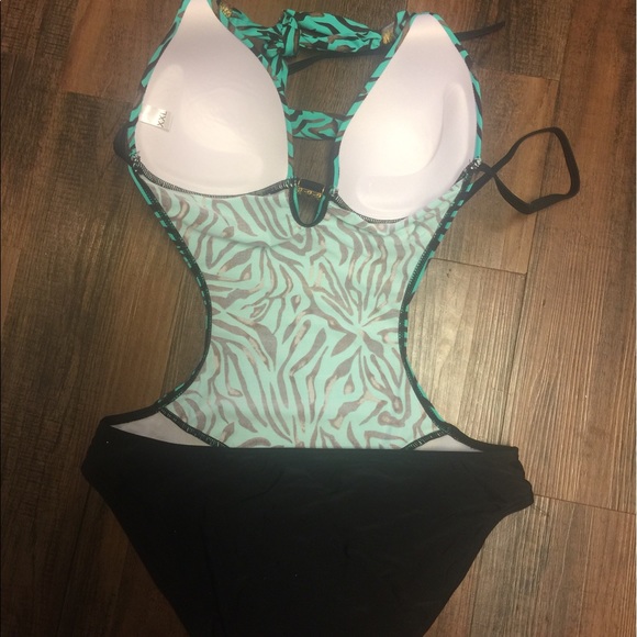 Bathing suit - Picture 2 of 2