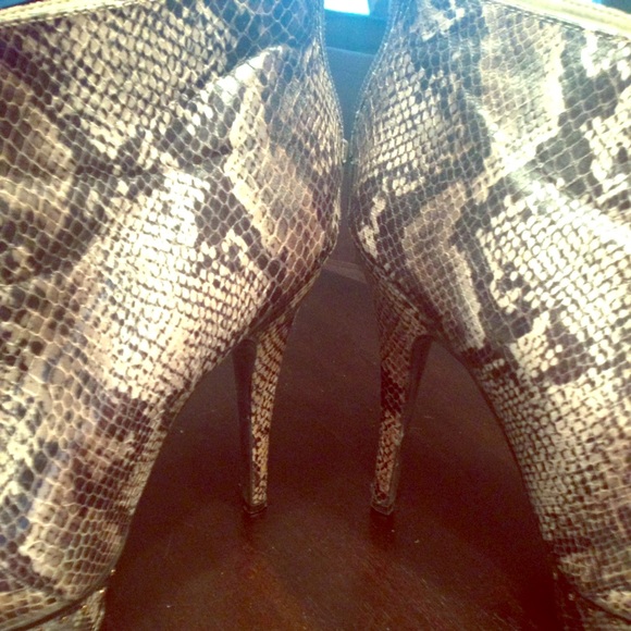 Booties from Spain - Picture 2 of 3