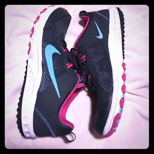 NIKE Wild Trail tennis shoes