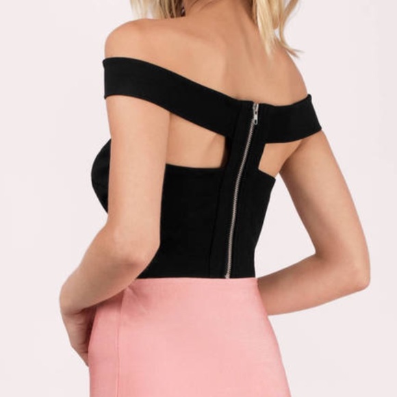 Tobi Black crop top shoulderless - Picture 2 of 4