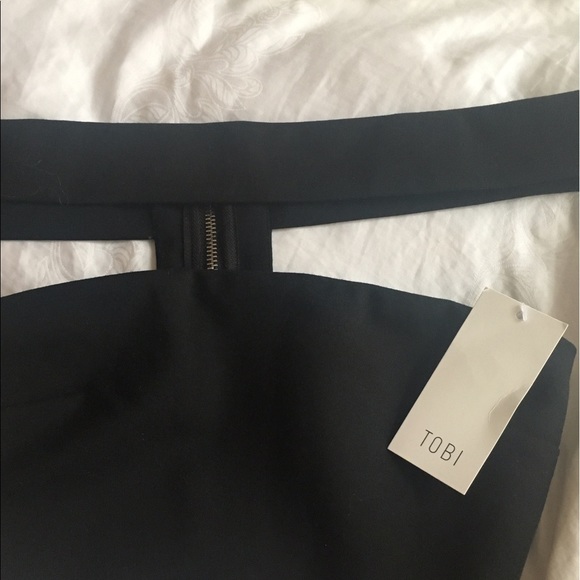 Tobi Black crop top shoulderless - Picture 4 of 4