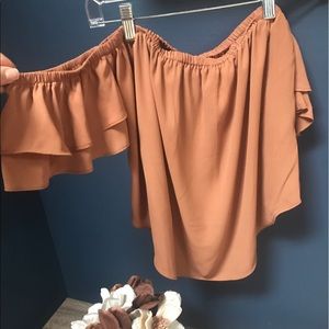 Off the shoulder Windsor top