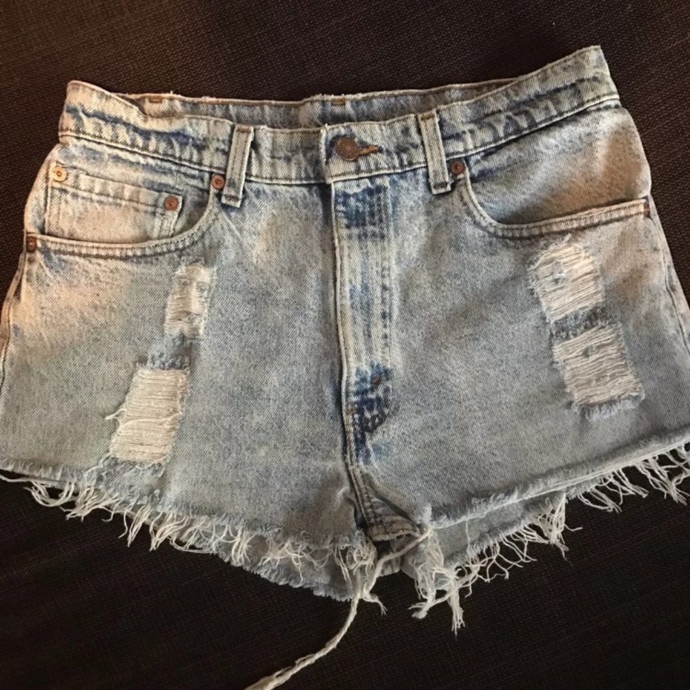 Vintage Levi High Waist Shorts - 31