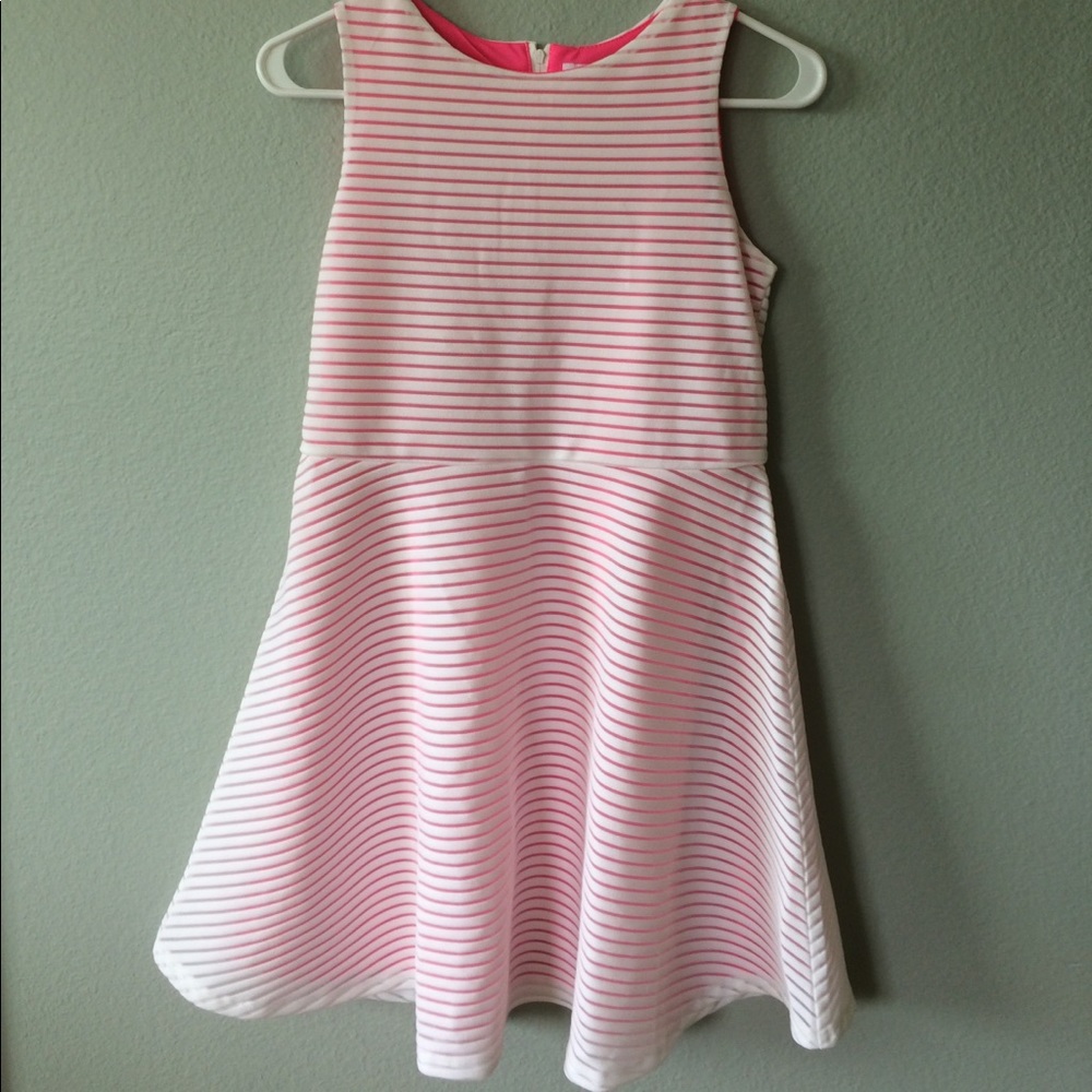 NEW w/ Tags!! Flattering pink&white dress