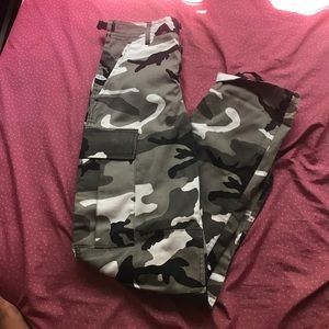 CARGO BLACK WHITE CAMO PANTS