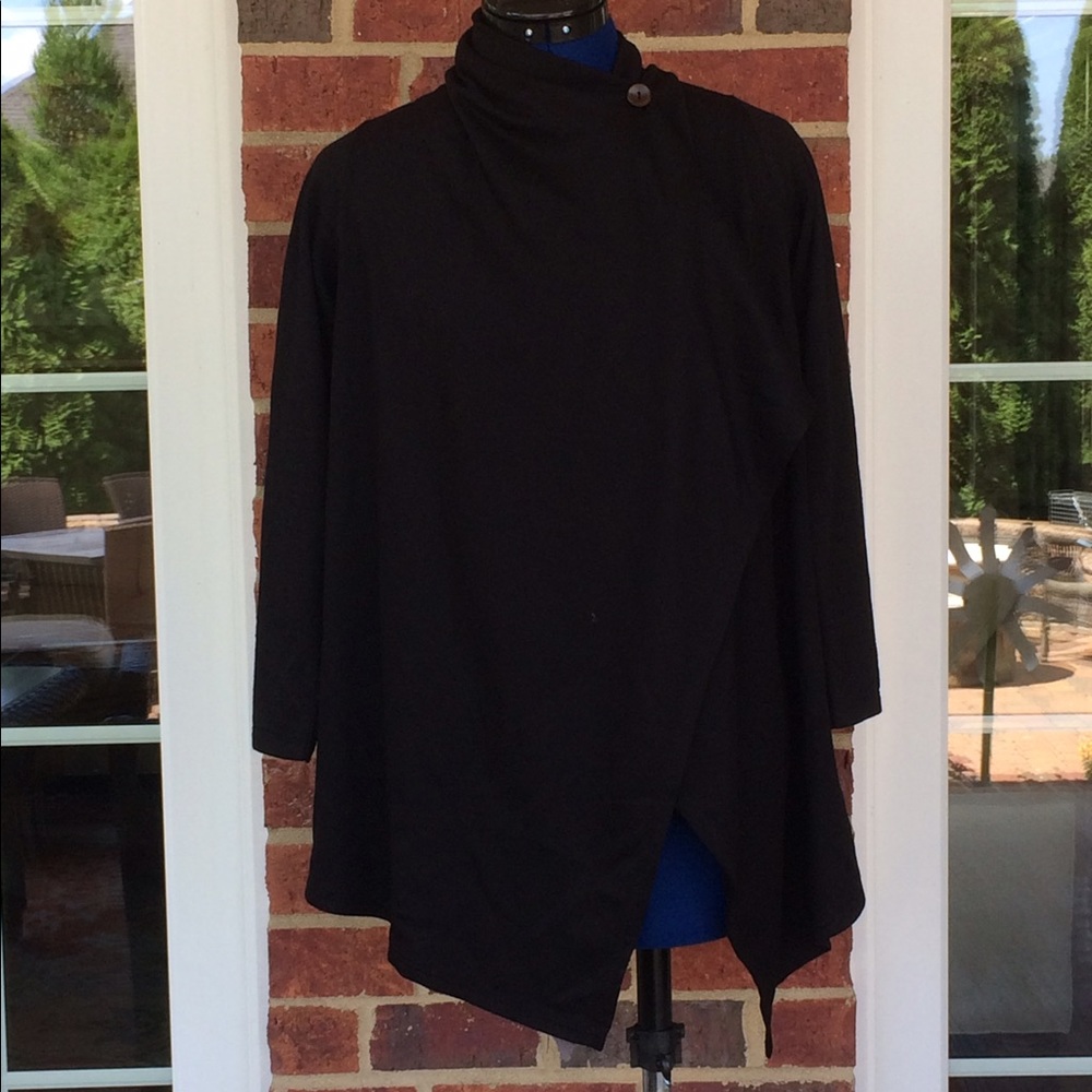 A black one-bottom fleece wrap cardigan.