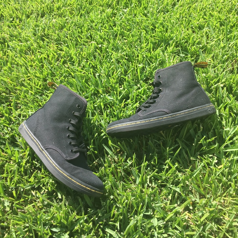 DR.MARTEN COMBAT BOOTS