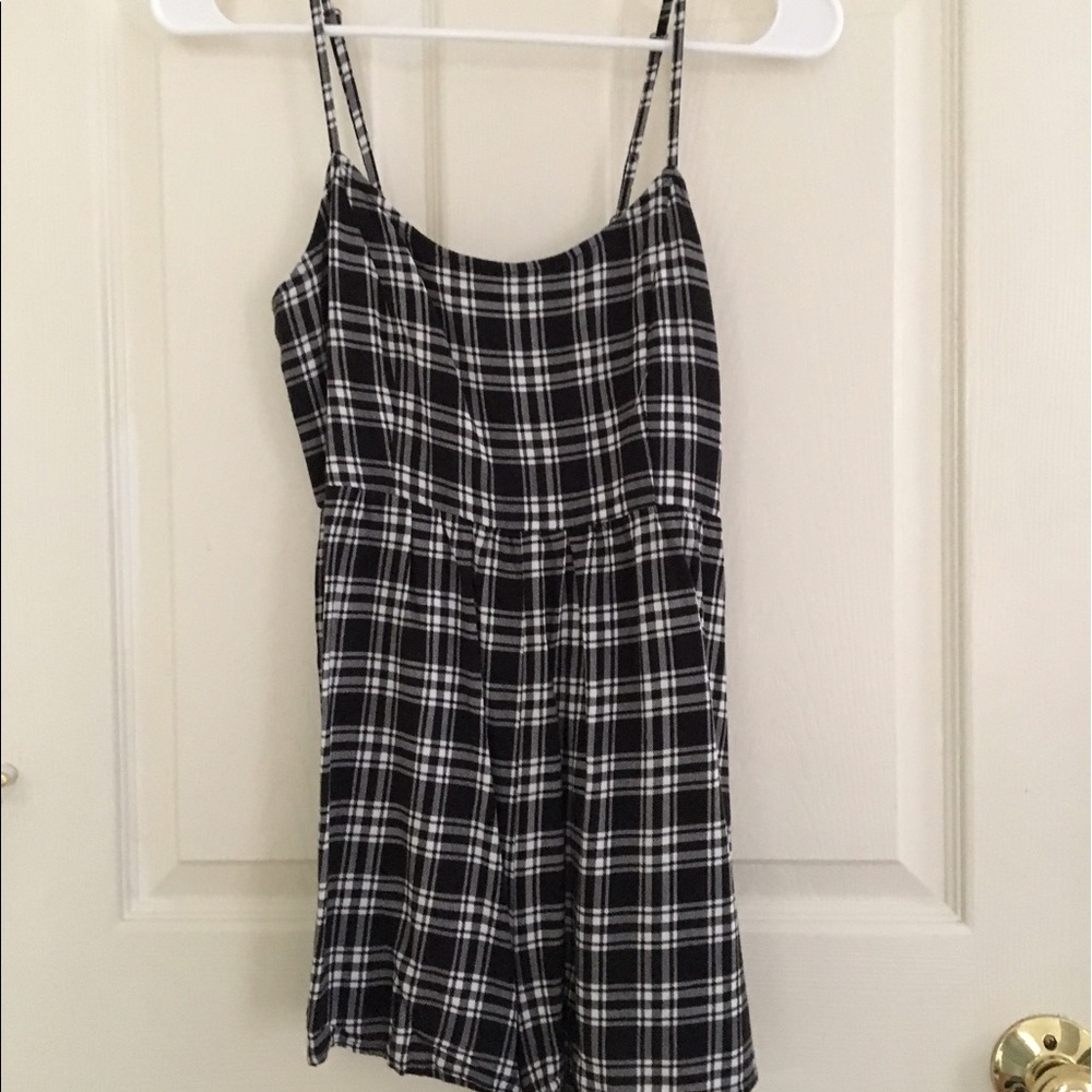 BLACK AND WHITE ROMPER