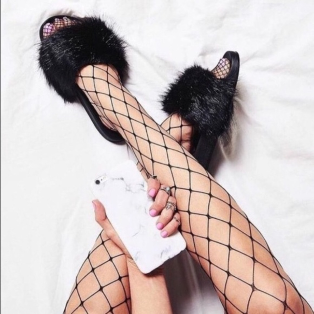 SEXY FISHNET TIGHTS - Picture 2 of 4