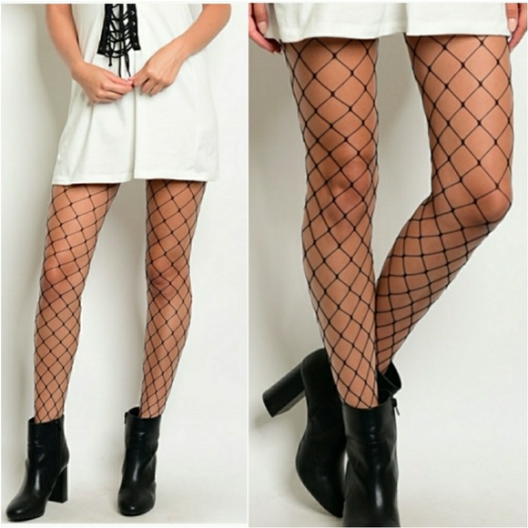 SEXY FISHNET TIGHTS - Picture 3 of 4