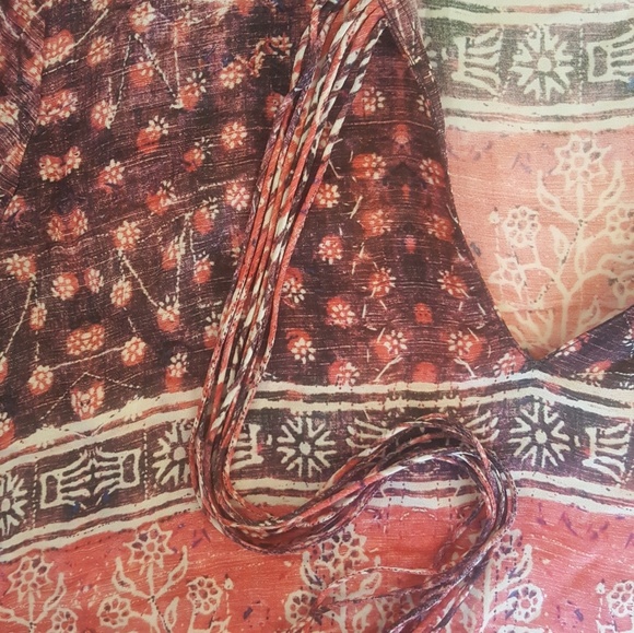 SALE! ⚡Silk Printed Top - Picture 6 of 7