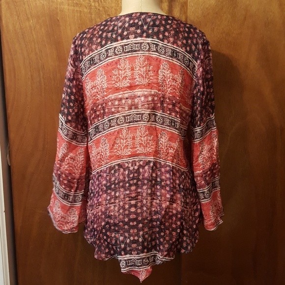 SALE! ⚡Silk Printed Top - Picture 2 of 7