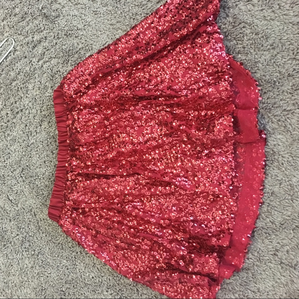 1.5 inches above the knee. 00 women -10-12 girls.