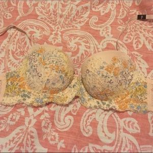 Lacy Victoria's Secret Demi Bra Unworn 30B