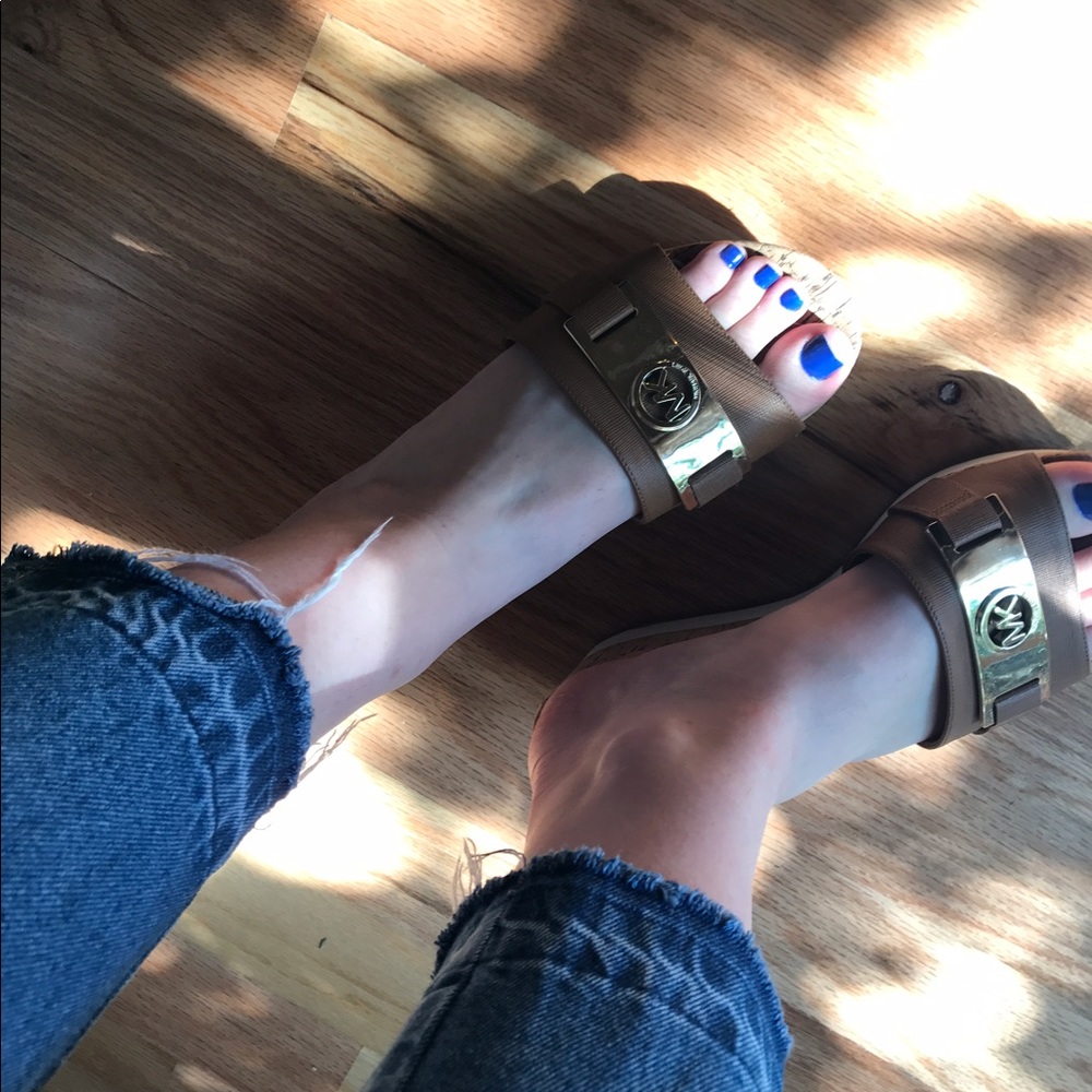 Michael Kors platform slide sandals 🌴🍑