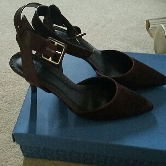 Vera Wang Shoes - Never worn Vera wang,