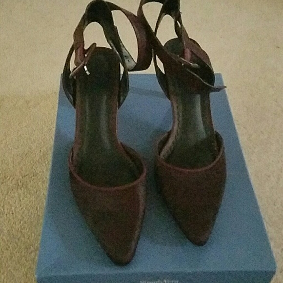 Never worn Vera wang, - Picture 3 of 3