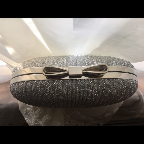 Silver Clutch - Picture 2 of 3