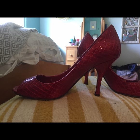 Red Heels - Picture 2 of 2