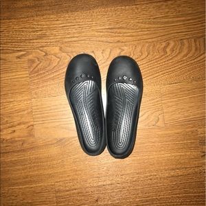 Black Crocs ballet flats