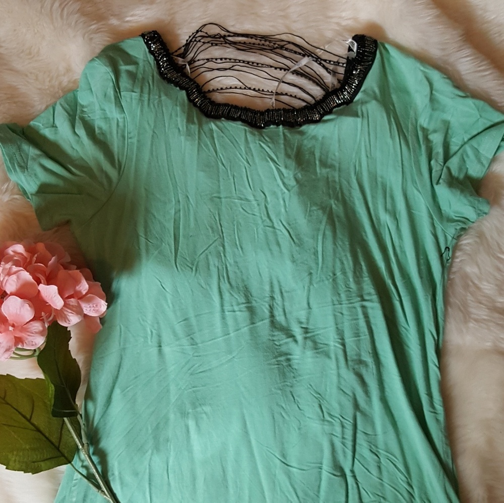 BKE Boutique NWOT top with beaded open back - Picture 3 of 4