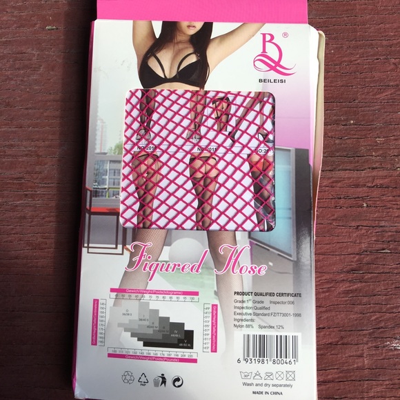 🌺 Fuchsia Fishnets - Picture 2 of 3