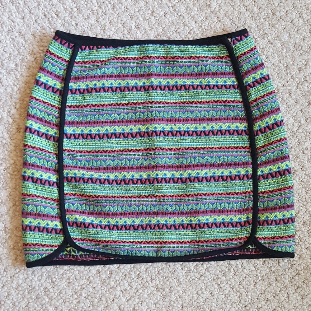 BEAUTIFUL Woven Mini Skirt (would fit size 6)