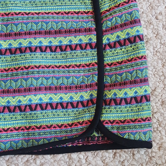 BEAUTIFUL Woven Mini Skirt (would fit size 6) - Picture 2 of 5
