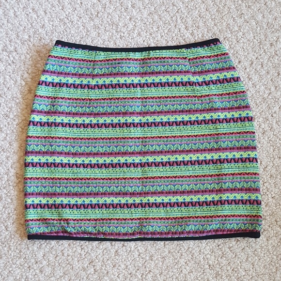 BEAUTIFUL Woven Mini Skirt (would fit size 6) - Picture 3 of 5