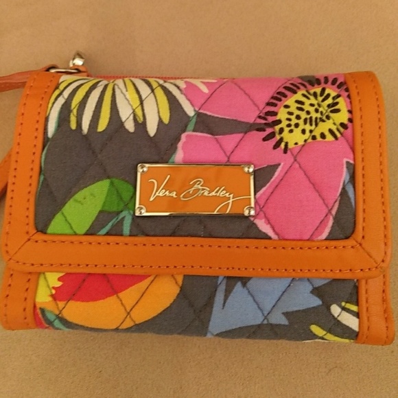NWOT Vera Bradley leather Anniversary Wristlet - Picture 1 of 4