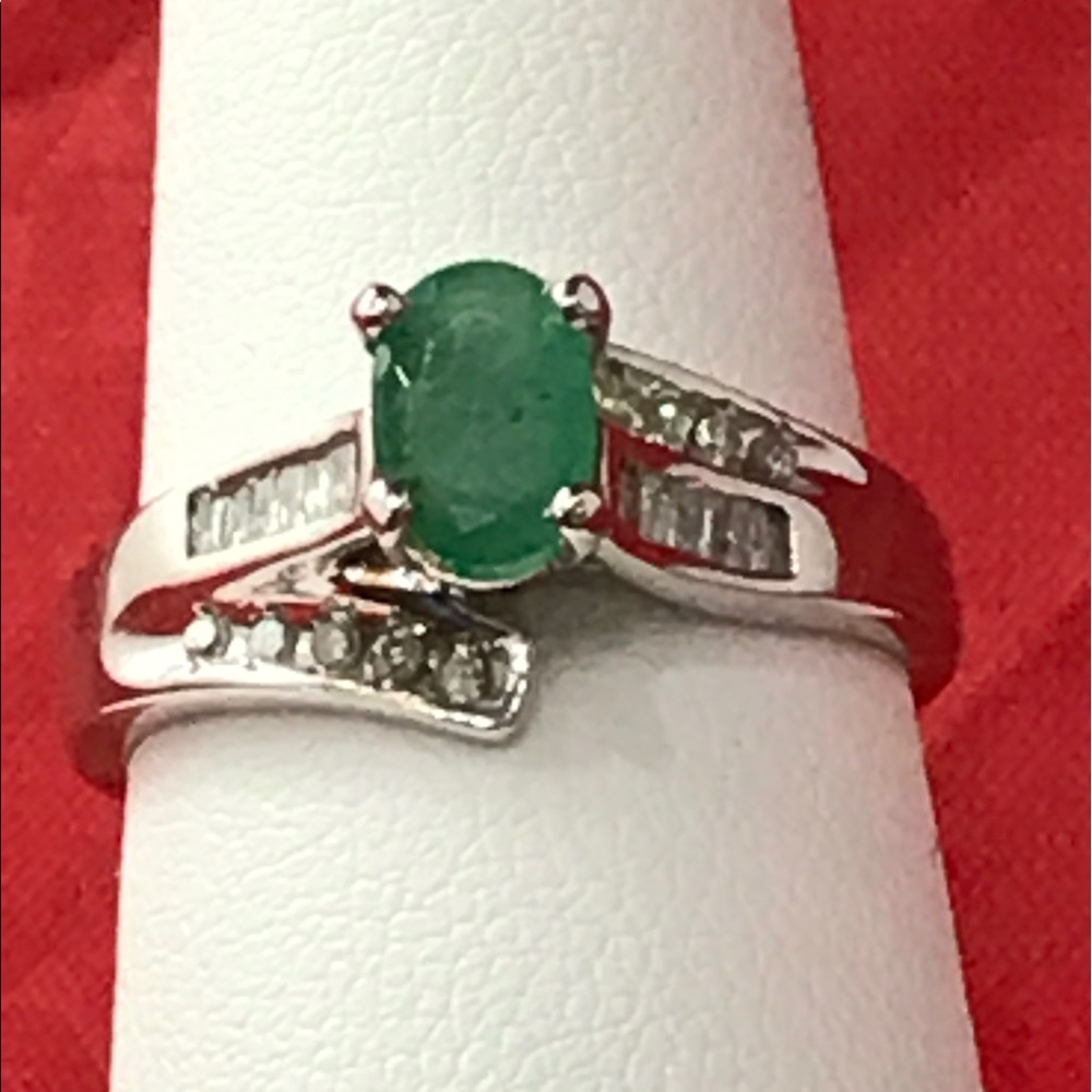 A Real Emerald & Diamond Ring 14K